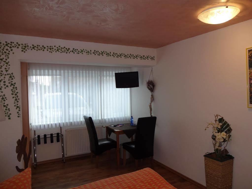 Gastehaus Gluck Wir Haben Immer Eintrittskarten Fur Den Europa-Park Fur Sie! Otel Rust Dış mekan fotoğraf